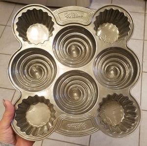 Wilton larger cupcake pan